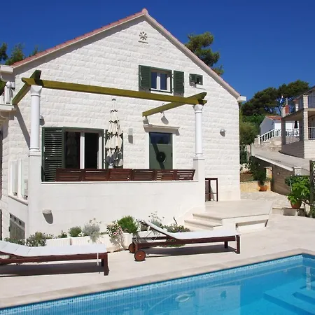 Nevista Holiday home