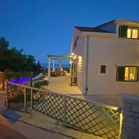Nevista Holiday home